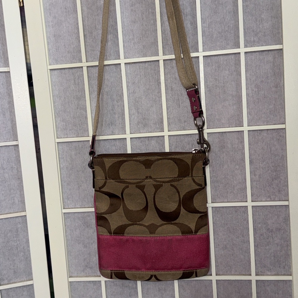 Vintage Y2K Coach Pink Trim Khaki Signature Hampton Swingpack Crossbody Bag